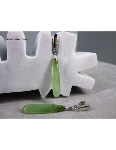 Orecchini in oro bianco con giada