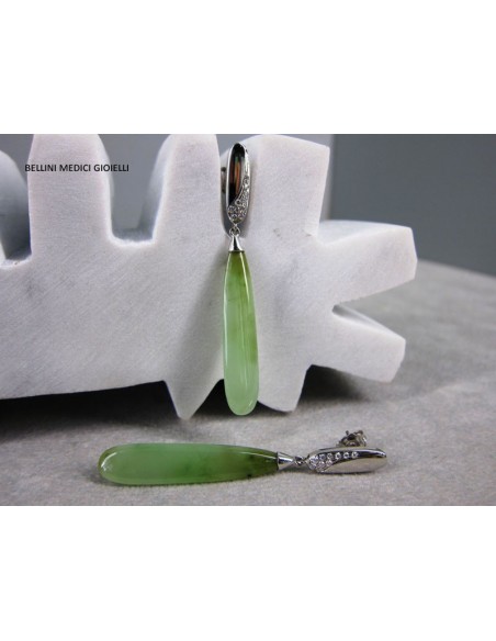 Orecchini in oro bianco con giada