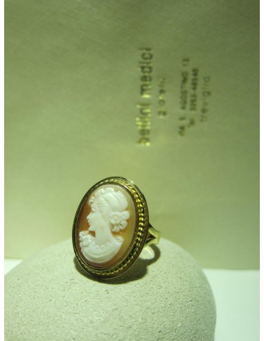 Anello in oro giallo con cammeo
