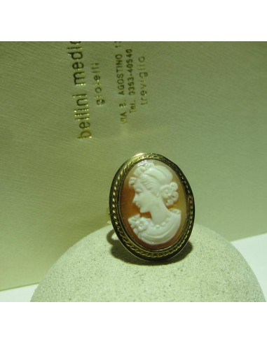 Anello in oro giallo con cammeo