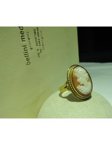 Anello in oro giallo con cammeo
