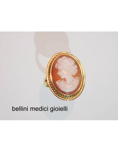 Anello in oro giallo con cammeo