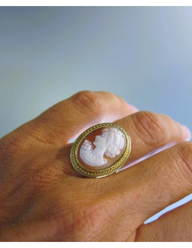 Anello in oro giallo con cammeo ovale...