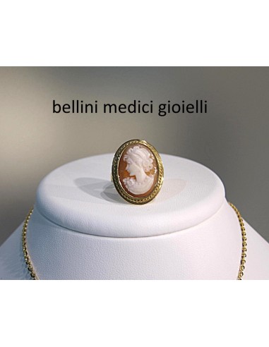 Anello in oro giallo con cammeo ovale...