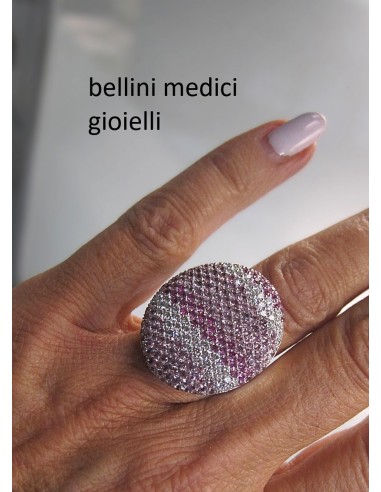 anello in oro bianco con pavé di...