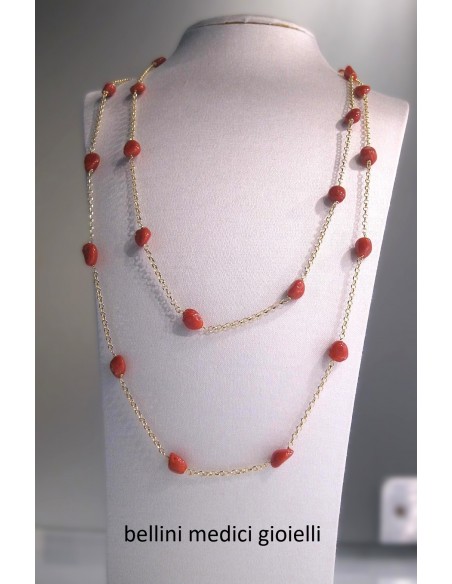 collana in argento dorato con ciottoli di corallo rosso naturale e orecchini in parure