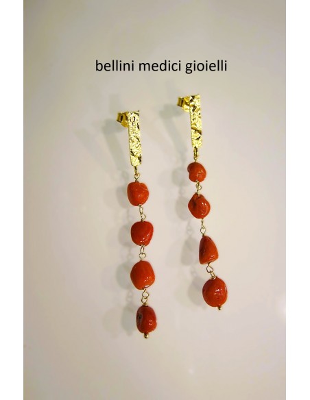collana in argento dorato con ciottoli di corallo rosso naturale e orecchini in parure