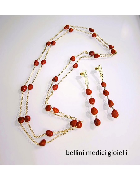 collana in argento dorato con ciottoli di corallo rosso naturale e orecchini in parure