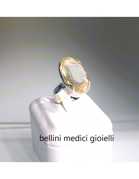 anello in argento con quarzo citrino ovale sfaccettato