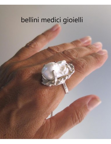 anello in argento martellato con...